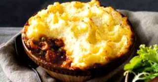 Imagine  Plăcintă tradițională britanică din pui