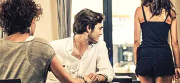 De ce bărbații se uită la alte femei chiar dacă sunt într-o relație