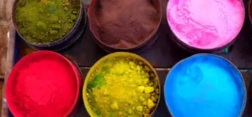 Colorantul alimentar: cum îl scoți de pe haine sau covoare