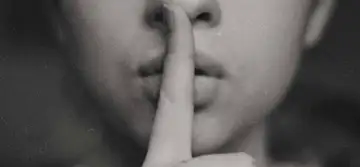 Nu ar face asta nici picurate cu ceară fierbinte! Iată ce nu suportă fiecare zodie