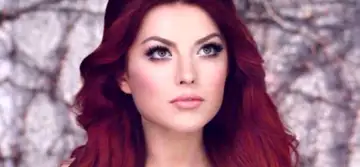 Numerologie VIP: Elena Gheorghe, o cântăreață de succes, o mamă model