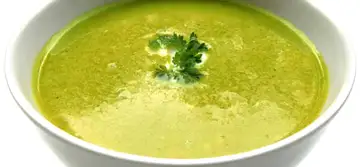 Energie și sănătate în farfurie – supă cu migdale, semințe de chia și apă de cocos