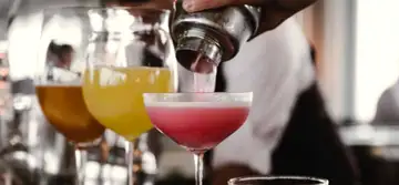 Surprinde-ți jumătatea cu unul dintre aceste cocktail-uri alcoolice