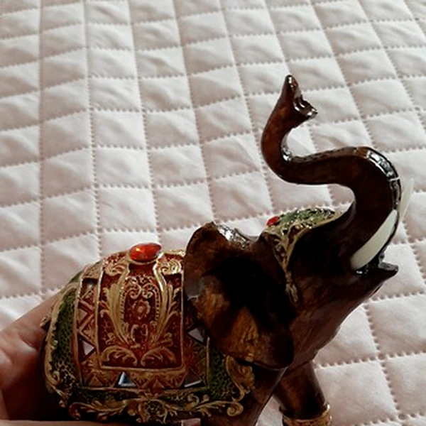 Elefant feng shui cu trompa in sus, statueta pentru noroc, succes si prosperitate