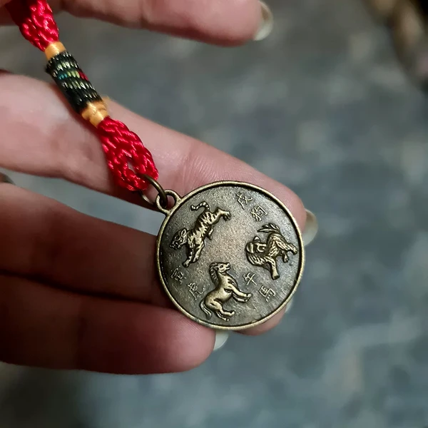 Amuleta aliati zodia Tigru, Cal si Caine, pentru sprijin si noroc, auriu