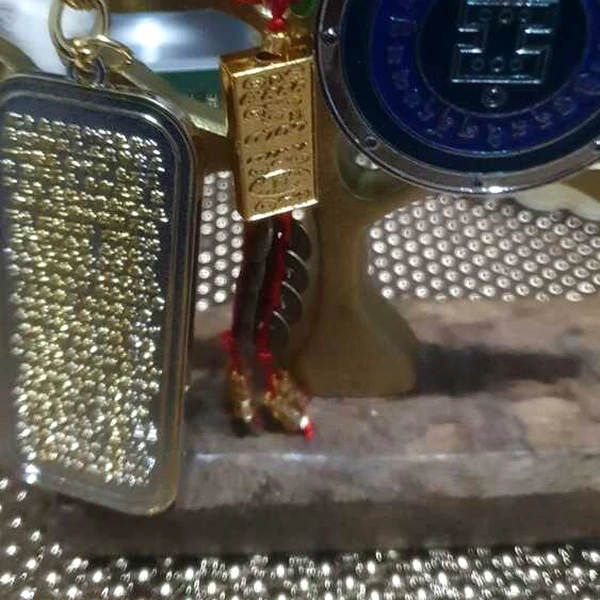 Breloc protectie accidente rinocer si elefant, amuleta contra furturilor si infidelitatii, metal de calitate, albastru