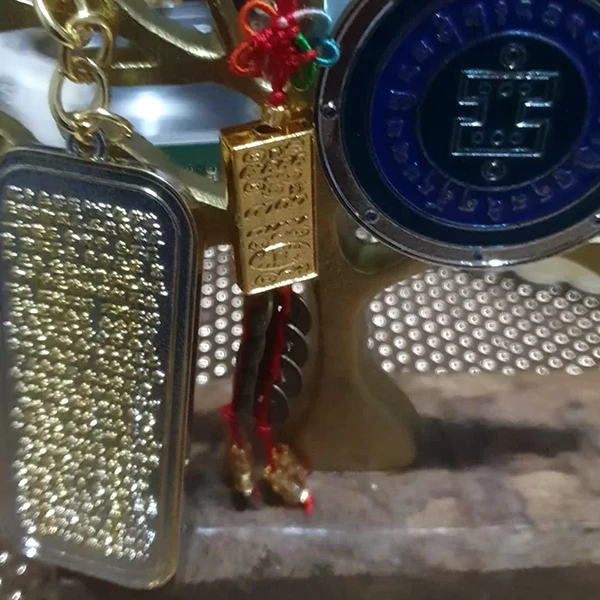 Breloc rinocer si elefant, amuleta protectie accidente, furturi si tradare, metal de calitate, albastru