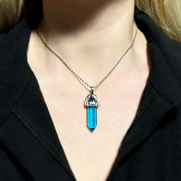 Pandantiv cuarț albastru, piatra exprimării clare, cristal natural hexagonal dublu vârf  34 mm