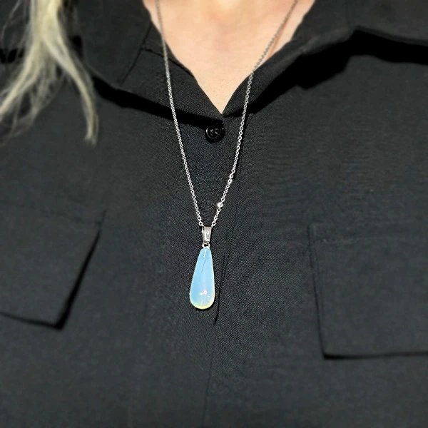 Pandantiv piatra lunii, cristal opal picătură alb bleu 30 mm 