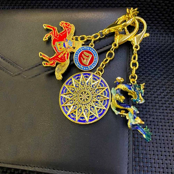 Breloc Cal de Vant Rosu amulete feng shui pentru cariera si succes, folosite si ca brelocuri auto, metal