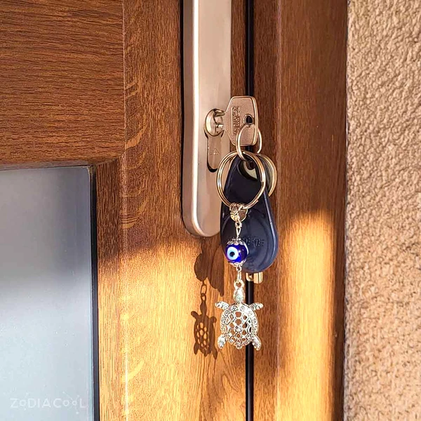 Breloc Broasca țestoasă și Ochiul magic norocos, amuletă feng shui pentru protecție de dezechilibru și instabilitate, metal argintiu 9.5 cm