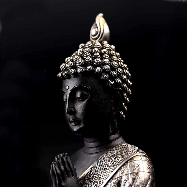 Statueta buddha in meditatie, simbol de decor preferat pentru energie pozitiva si ajutor divin, negru cu argintiu 10 cm