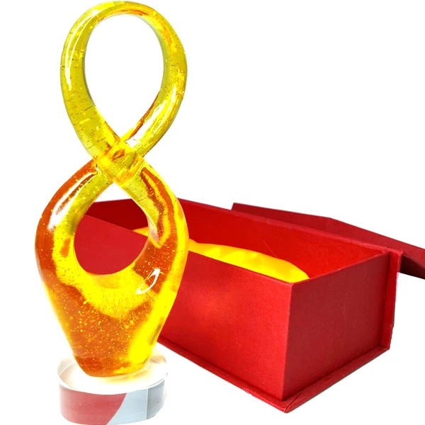 Cifra 8 statueta, simbol infinit norocos, cristal liuli cerat insertii aurii, galben 22 cm