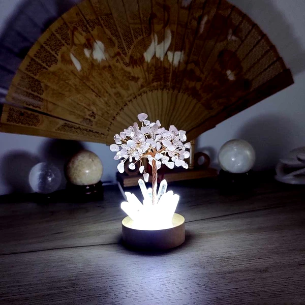 Copacel Cuart Roz cu lumina, pietre semipretioase pentru noroc in dragoste, obeliscuri cristal pe soclu lemn si cablu usb