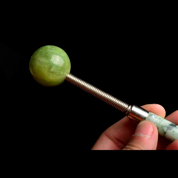 Dispozitiv masaj terapeutic, ciocanel cu rola din jad pentru fata si corp, 210 mm verde