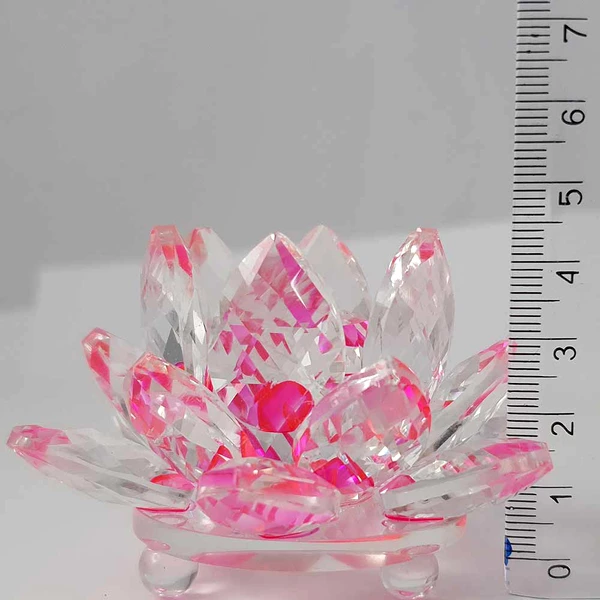 Lotus roz este o decoratiune din cristal de sticla tip nufar, amuleta feng shui pentru dragoste, armonie si echilibru, 8 cm