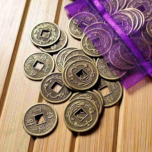 Monede chinezesti feng shui, ideograme norocoase pentru bani, metal auriu 23 mm