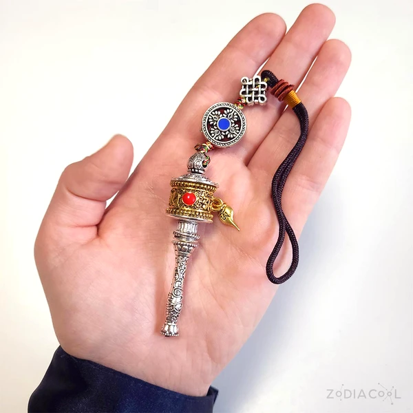 Amuleta Morisca Dorintelor, indepliniri si intelepciune, accesoriu feng shui pentru geanta, metal argintiu cu auriu snur