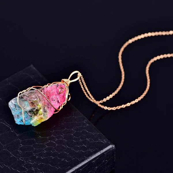 7 chakra cristal cuarț natural, piatra comunicării în formă neregulată multicolor, lantisor auriu
