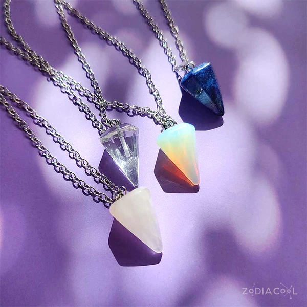 Pendul cristal cuart Opal, utilizat pentru raspuns la intrebari, incurajeaza exprimarea trairilor, set cu lant usor pentru colier