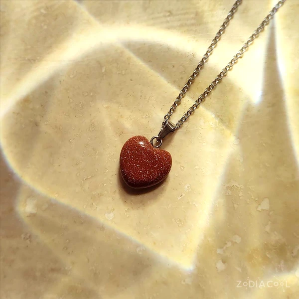 Pandantiv Piatra Soarelui, piatra personalității și a norocului, cristal natural în formă de inimă maro 2 cm