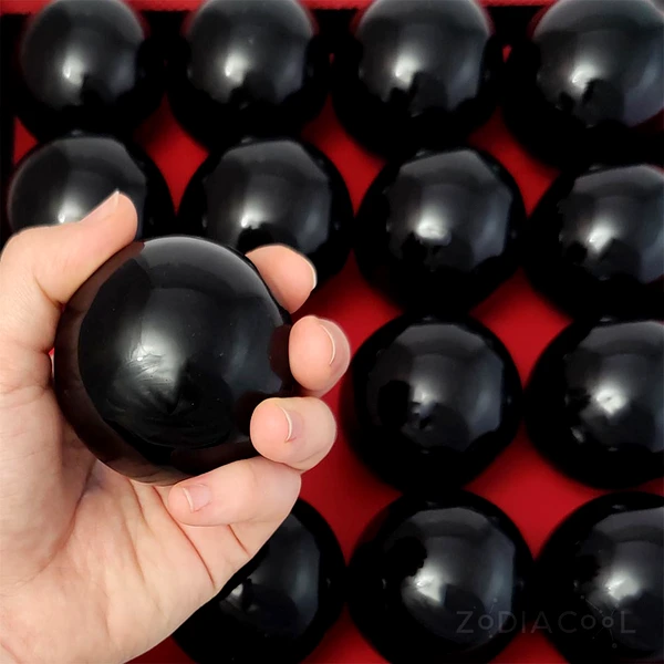 Sfera Onix negru, piatra semipretioasa pentru starile de neliniste, sfere de cristal 5-6 cm suport de lemn
