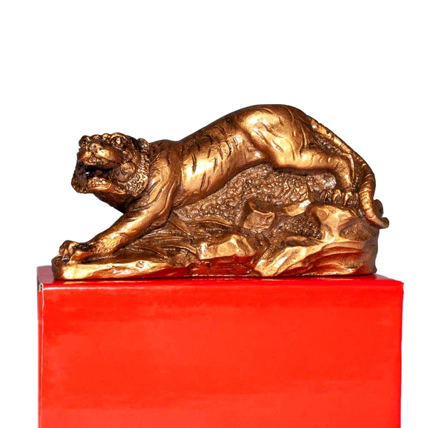Tigru feng shui 2022, amuleta pentru obstacole si prieteni loiali, statueta auriu