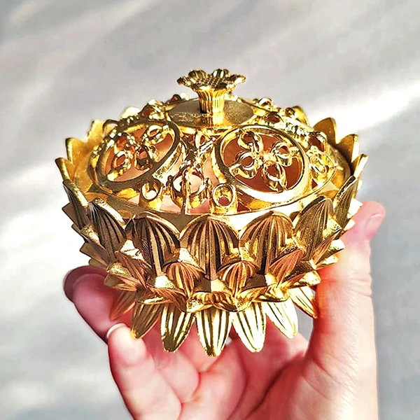 Vasul Abundentei, obiect feng shui cu 8 simboluri norocoase pentru atragere bani, 10 cm metal auriu