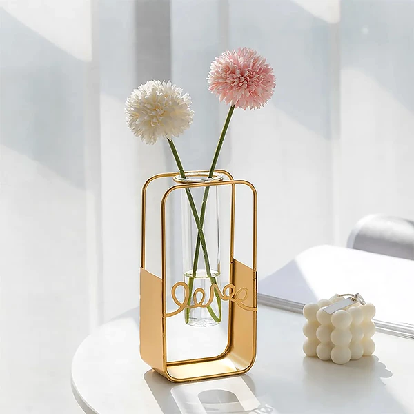 Vază decorativă dreptunghiulară, din metal auriu și sticlă transparentă 