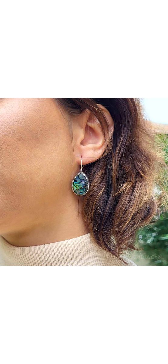 Cercei Mother of Pearl sau nacru sidef, piatra liniștii interioare și tortiță argintie, oval picătura 2 cm