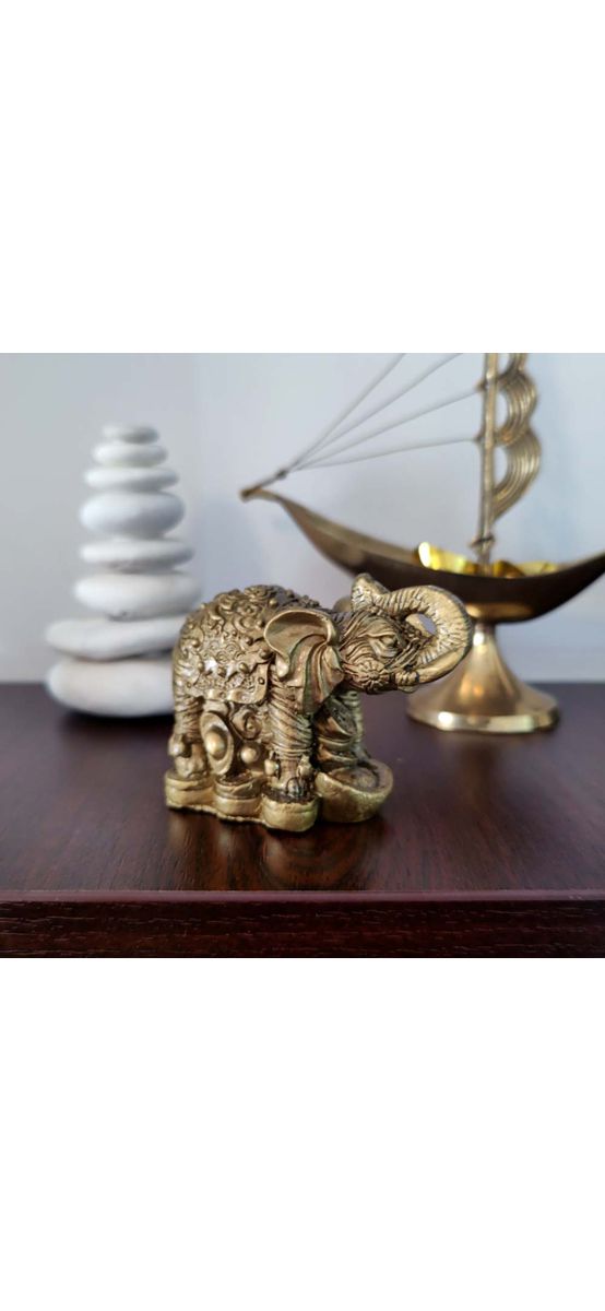 Elefant feng shui cu trompa in sus, statueta pentru dragoste si bun augur, auriu
