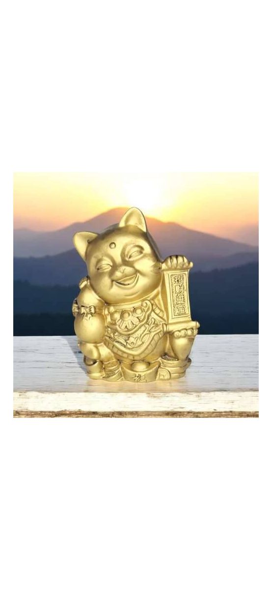 Pisica Maneki Neko pe pepite, remediu feng shui pentru protecție și prosperitate, rășină aurie 8 cm