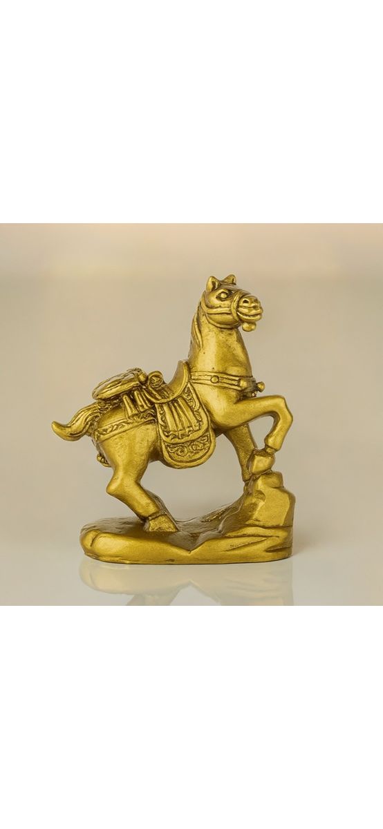 Cal auriu cu muscă, statuetă pentru eleganță și prosperitate 2026