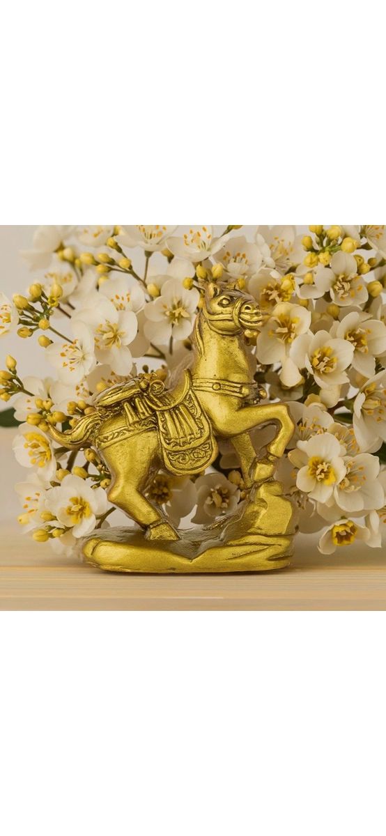Cal auriu cu muscă, statuetă pentru eleganță și prosperitate 2026
