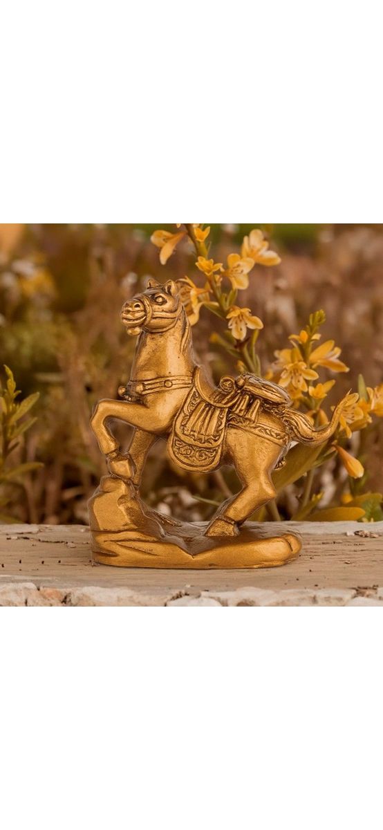 Cal auriu cu muscă, statuetă pentru eleganță și prosperitate 2026